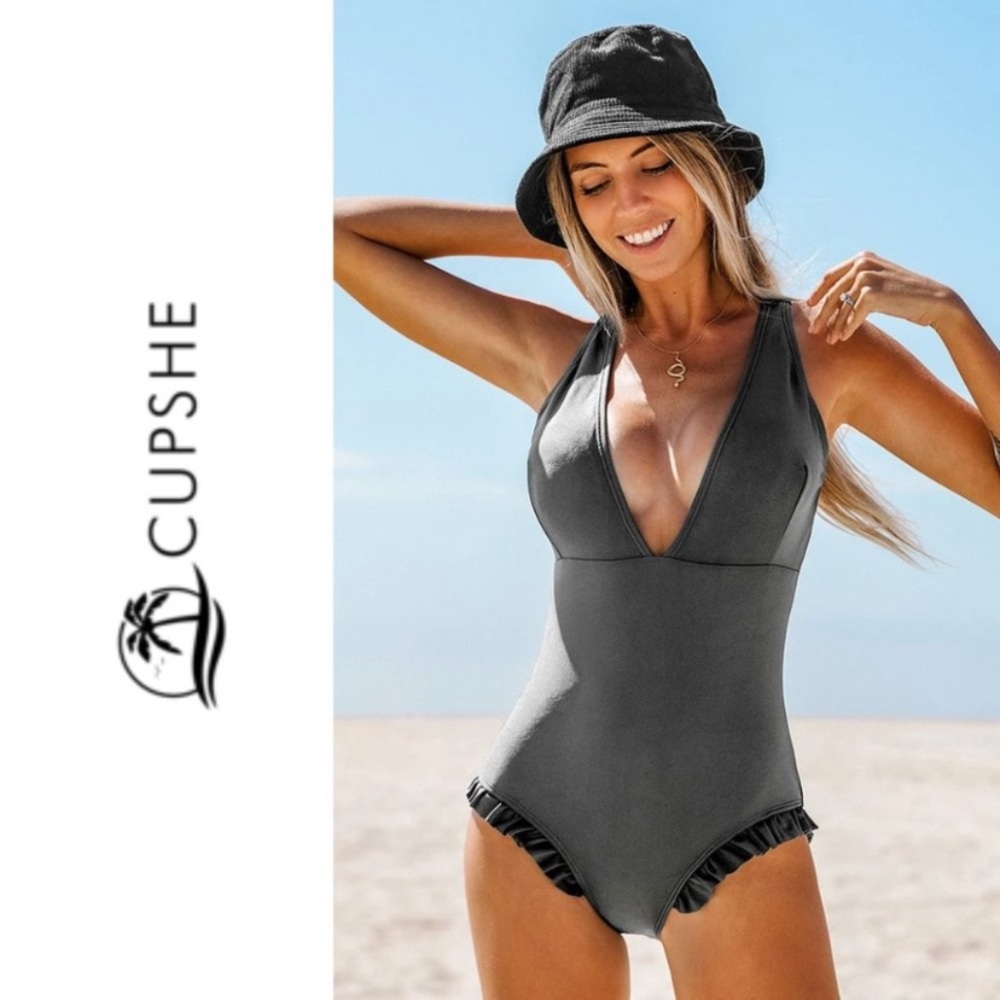 One piece CUPSHE swimsuit